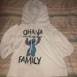 Long sleeve cropped hoodie.